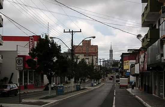 AVENIDA PRINCIPAL DE SOMBRIO-SC-FOTO:@NLIO BIANCO@ - SOMBRIO - SC