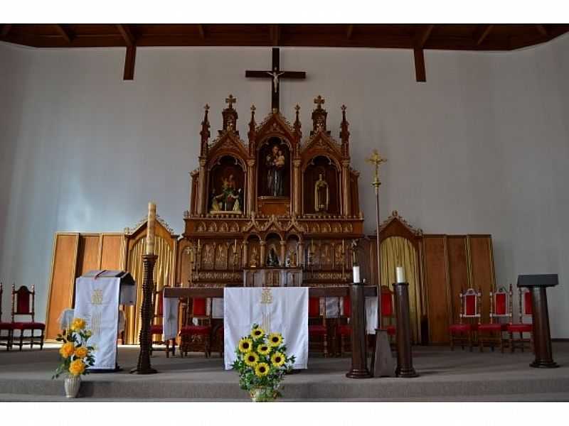 IGREJA MATRIZ DE SANTO ANTNIO - ALTAR ESCULPIDO EM MADEIRA  - TANGAR - SC