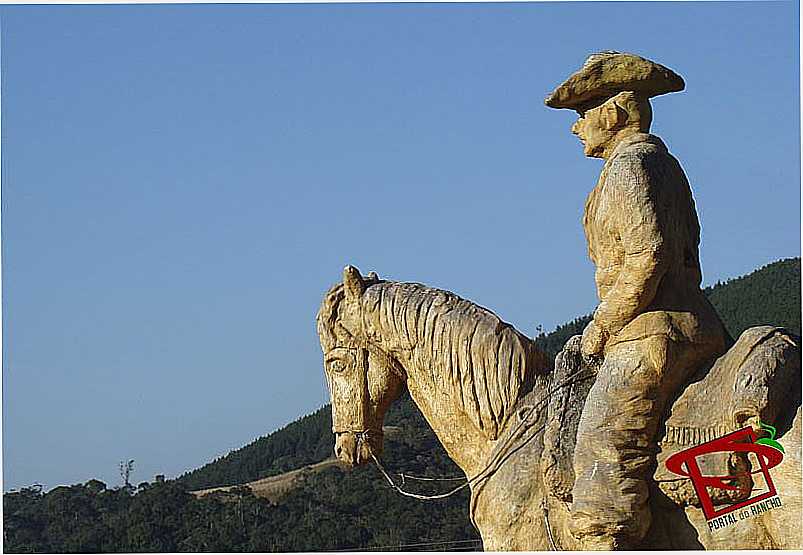 MONUMENTO EM HOMENAGEM AO TROPEIRO - LOCALIDADE DE TAQUARAS - DISTRITO DE RANCHO QUEIMADO SC - TAQUARAS - SC