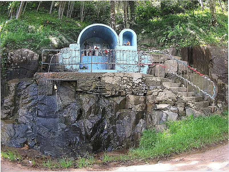 GRUTA NA BEIRA DA ESTRADA ENTRE TREVISO E RIO AMRICA - POR NLIO BIANCO - TREVISO - SC