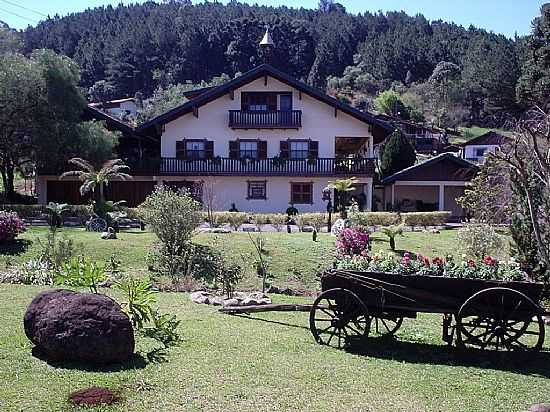 TREZE TLIAS-SC-CARROO COM FLORES NA PRAA-FOTO:THIAGO DAMBROS - TREZE TLIAS - SC