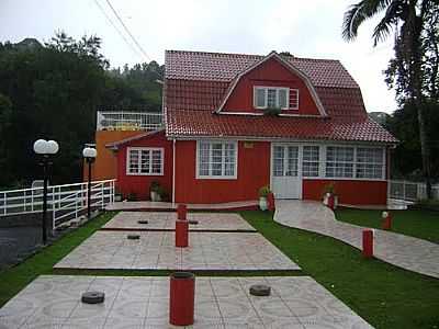 CASA EM ESTILO GERMNICO-FOTO:ANGELO RONCHI  - TROMBUDO CENTRAL - SC