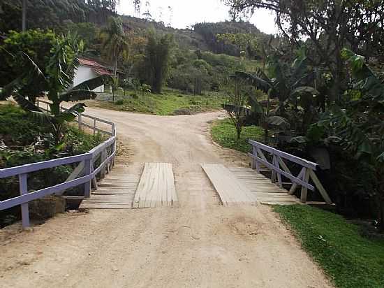 TUBARO-SC-PONTE DE RIACHO NA LOCALIDADE DE AREADO-FOTO:JOS CARMINATTI - TUBARO - SC