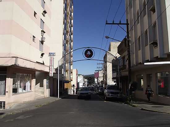 TUBARO-SC-RUA CENTRAL DA CIDADE-FOTO:JOS CARMINATTI - TUBARO - SC