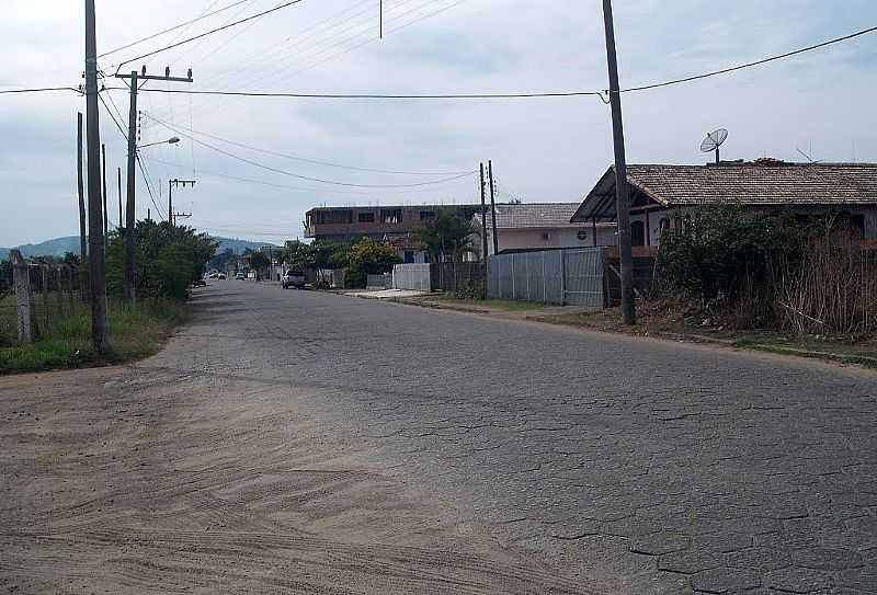 TUBARO-SC-RUA DOS FERROVIRIOS-FOTO:ALCIMAR LUIZ CALLEGARI - TUBARO - SC