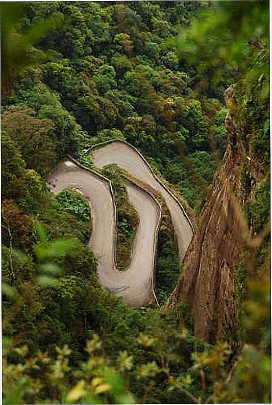 CURVAS VISTA DO PAREDO DA SERRA DO CORVO BRANCO EM URUBICI-SC-FOTO:ANTONELLO FOTOS - URUBICI - SC