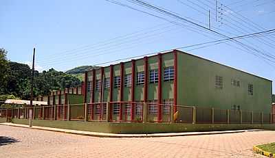 ESCOLA BSICA-FOTO:LEONIR ANGELO LUNARD - VARGEM - SC