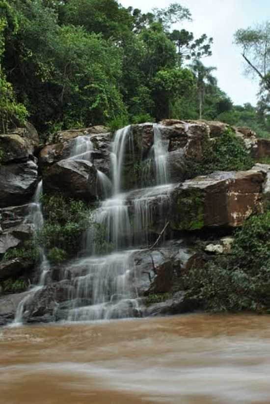 PEQUENA CASCATA EM XAXIM-SC-FOTO:DAVI PIAIA - XAXIM - SC