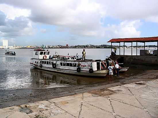 EMBARCAO-FOTO:CMARINO - BARRA DOS COQUEIROS - SE