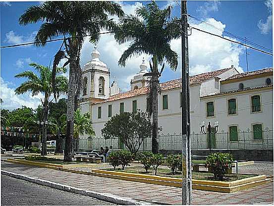 ESTNCIA-SE-PRAA E LATERAL DA IGREJA DE N.SRA.DE LOURDES-FOTO:CARLOS AUGUSTO SIQUE - ESTNCIA - SE