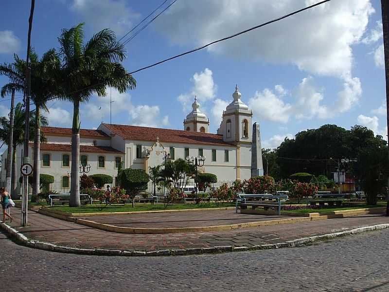 ESTNCIA-SE-PRAA E VISTA LATERAL DA CATEDRAL DE N.SRA.DE GUADALUPE-FOTO:MADSON CLBER - ESTNCIA - SE