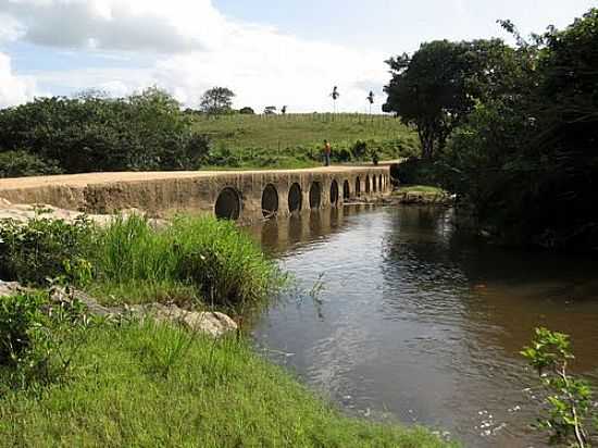 PONTE RSTICA SOBRE O RIO JACARECICA NA ESTRADA DO ZANGU EM ITABAIANA-SE-FOTO:ALMEIDA BISPO - ITABAIANA - SE