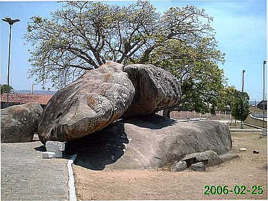 PEDRA DA PACINCIA-FOTO:AMARILDO REZENDE - ITABI - SE