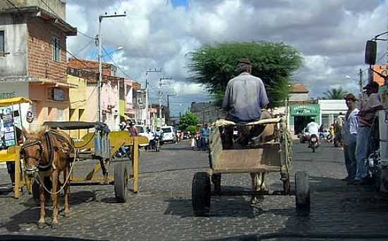 MEIO DE TRANSPORTE COMUM EM NOSSA SENHORA DA GLRIA-SE-FOTO:CONSTANTINO LAGOA - NOSSA SENHORA DA GLRIA - SE