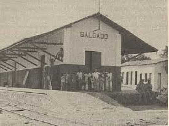 ANTIGA ESTAO FERROVIRIA-FOTO:ESTACOESFERROVIARIAS - SALGADO - SE