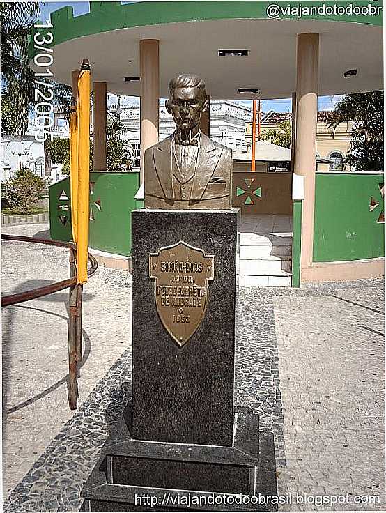 SIMO DIAS-SE-ESTTUA EM HOMENAGEM AO DR.PEDRO BARRETO DE ANDRADE-FOTO:SERGIO FALCETTI - SIMO DIAS - SE