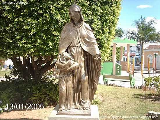 SIMO DIAS-SE-ESTTUA NA PRAA BARO DE SANTA ROSA-FOTO:SERGIO FALCETTI  - SIMO DIAS - SE