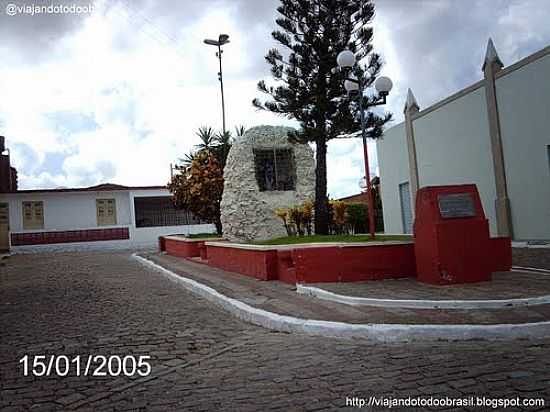 GRUTA EM HOMENAGEM  N.SRA.DO PERPTUO SOCORRO EM TELHA-FOTO:SERGIO FALCETTI - TELHA - SE