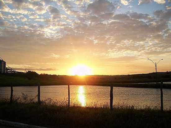 TELHA-SE-PR DO SOL NO LAGO-FOTO:JOS PEREIRA MAIA - TELHA - SE