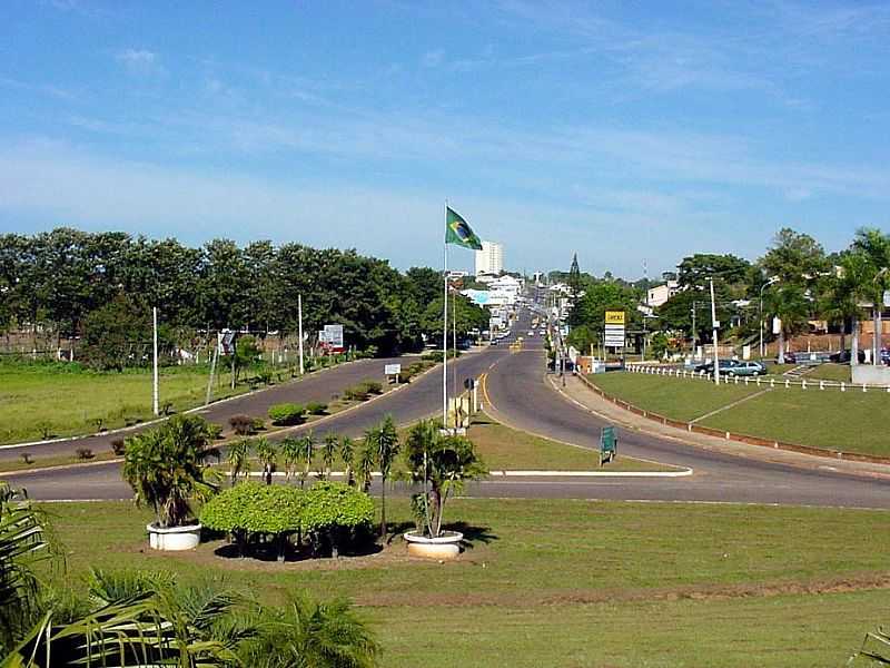 ADAMANTINA-SP-TREVO DE ACESSO-FOTO:LPSLPS - ADAMANTINA - SP