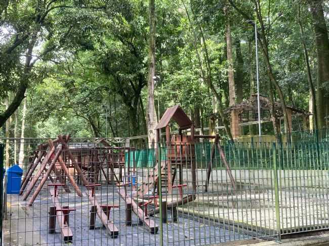 BOSQUE MUNICIPAL PLAYGROUND, POR MARCIO ROVER - GUAS DA PRATA - SP