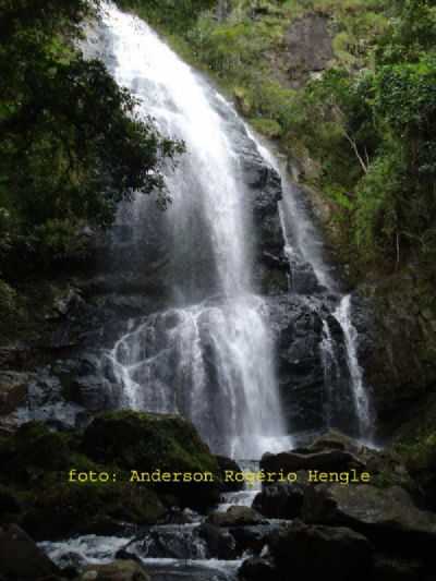 CACHOEIRA DO COQUEIRO TORTO, POR ANDERSON ROGRIO HENGLEN - GUAS DA PRATA - SP