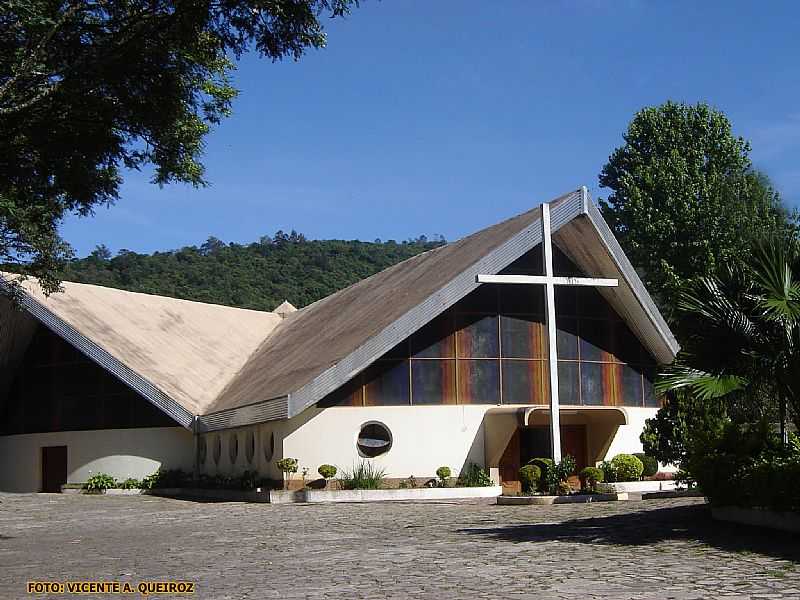 GUAS DE LINDIA-SP-ENTRADA DA IGREJA DE CRISTO REI-FOTO:WWW.MAPIO.CZ - GUAS DE LINDIA - SP