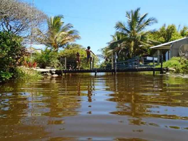 RIO NA PRAIA DE SYRIIBA, POR ISABELLE - OLIVENA - BA