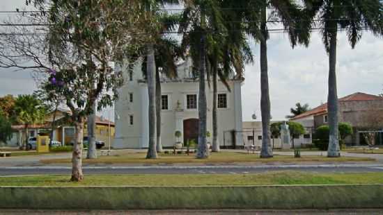 PRAA DA IGREJA MATRIZ - POR EDUARDO K IWASAKI,  - LVARO DE CARVALHO - SP