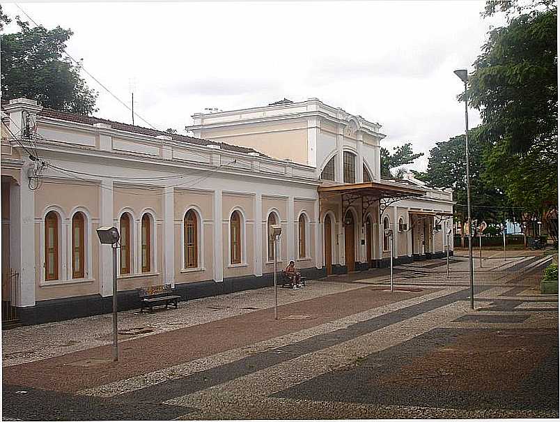 AMPARO-SP-ANTIGA ESTAO FERROVIRIA-FOTO:JAYR BORGES FILHO - AMPARO - SP