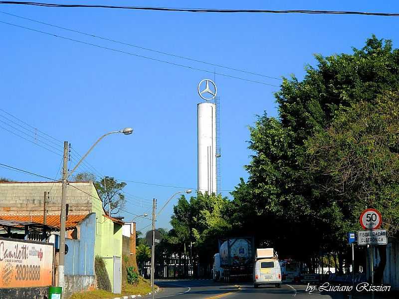 AMPARO-SP-AVENIDA NO CENTRO-FOTO:LUCIANO RIZZIERI - AMPARO - SP