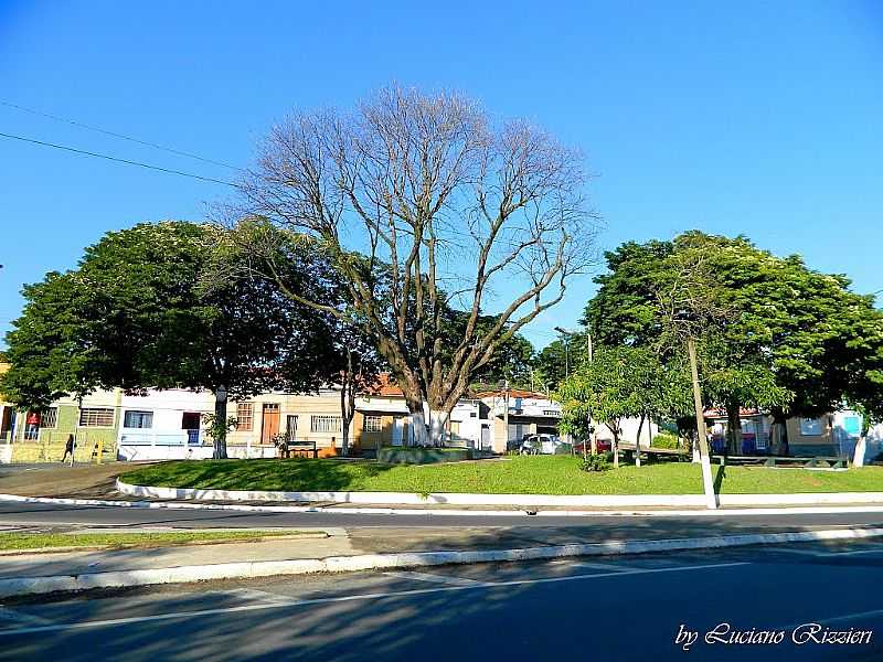 AMPARO-SP-PRACINHA NA AVENIDA PRINCIPAL-FOTO:LUCIANO RIZZIERI - AMPARO - SP