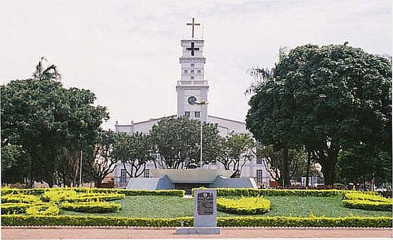 ANÁPOLIS-GO-PRAÇA E MATRIZ DO BOM JESUS-FOTO:MOCHILEIRO.TUR.BR - ANÁPOLIS - GO