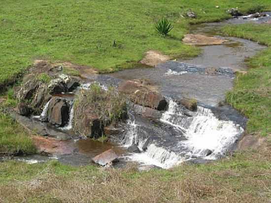 ORIENTE NOVO-BA-PEQUENA CACHOEIRA-FOTO:ZENILTONMEIRA.BLOGSPOT.COM.BR - ORIENTE NOVO - BA