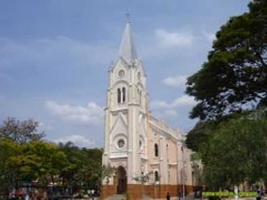 MATRIZ DO DIVINO ESPRITO SANTO-FOTO:VICENTE A. QUEIROZ - ANGATUBA - SP