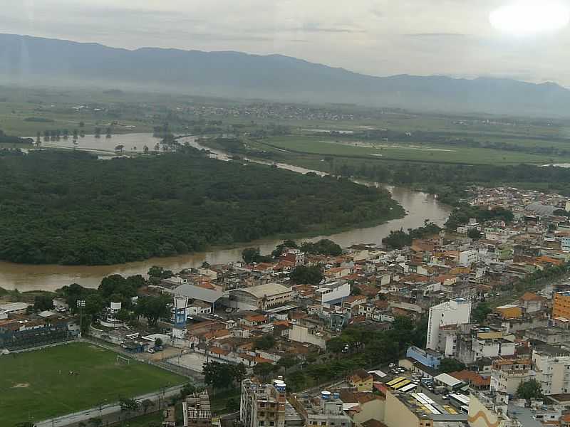 APARECIDA-SP-VISTA PARCIAL DA CIDADE E O RIO PARAIBA DO SUL-FOTO:DENILSON.B - APARECIDA - SP