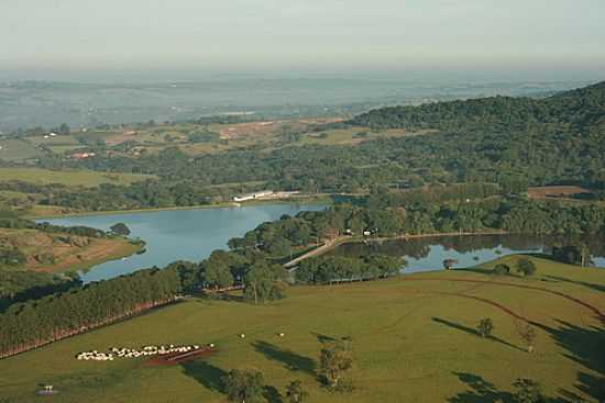 LAGOS E VISTA DA REGIO EM ARAOIABA DA SERRA-FOTO:PATYPECEGUINIVIANA - ARAOIABA DA SERRA - SP