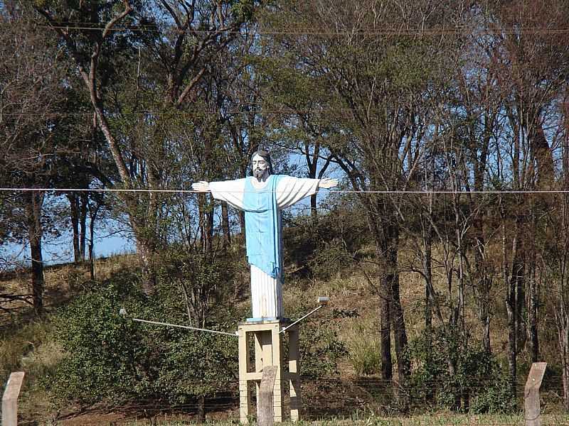 ARAMINA-SP-CRISTO NO PARQUE JUVENAL CAMPOS-FOTO:ALEXANDRE BONACINI - ARAMINA - SP