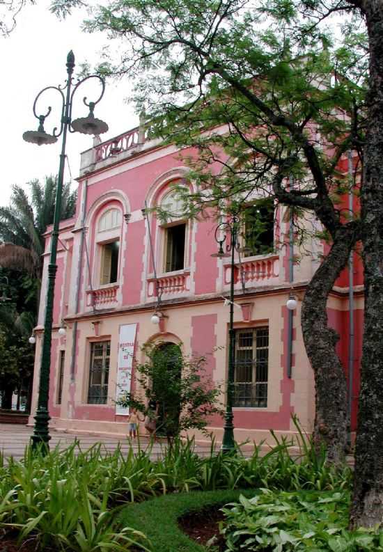 MUSEU, POR ROBSON COMPRI - ARARAQUARA - SP