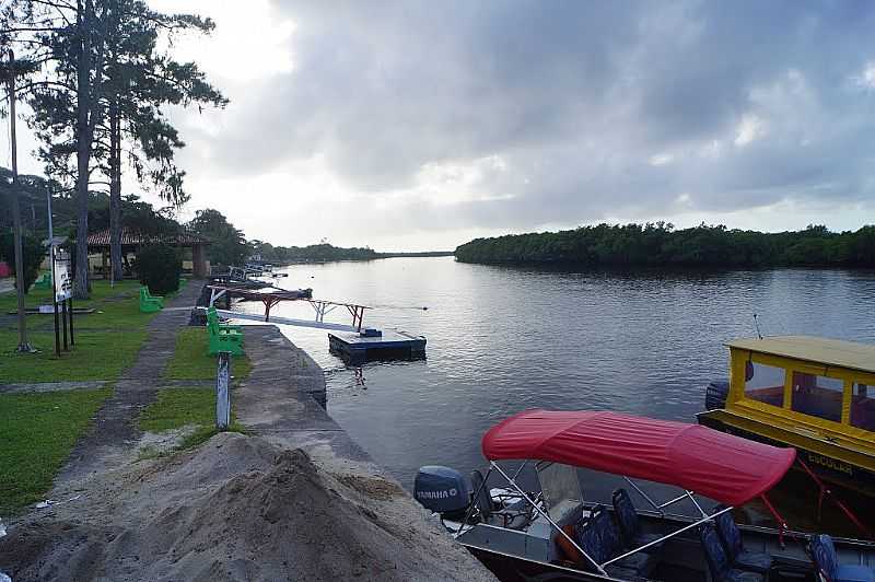 ARIRI-SP-EMBARCAES NO CANAL-FOTO:ANDRE PIMENTEL - ARIRI - SP