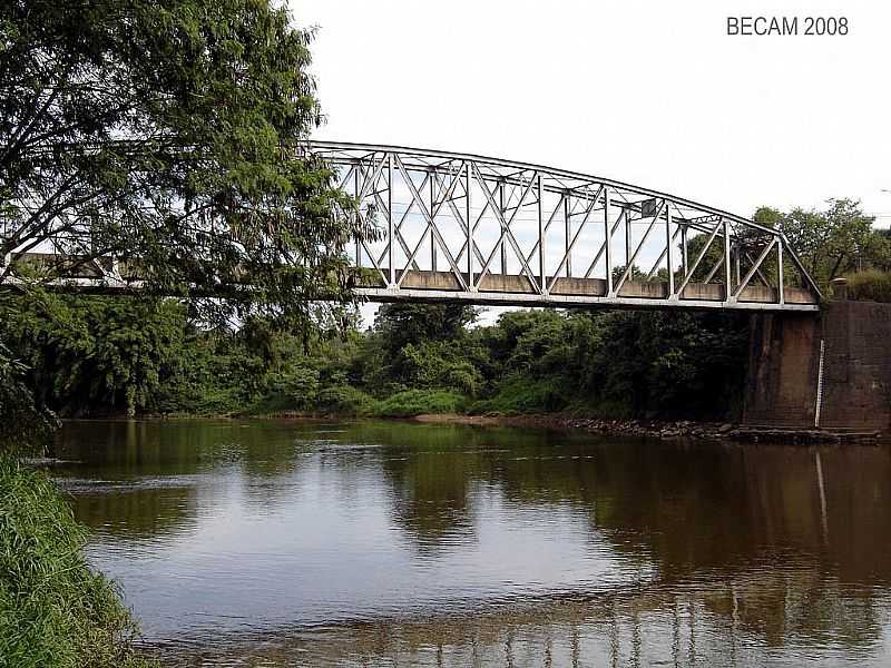 ARTMIS-SP-PONTE SOBRE O RIO PIRACICABA-FOTO:ADRIANO MARTINS - ARTEMIS - SP