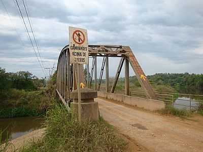 PONTE DE FERRO SOBRE O RIO PIRACICABA-FOTO:HELIO ANTUNES DO NAS  - ARTEMIS - SP