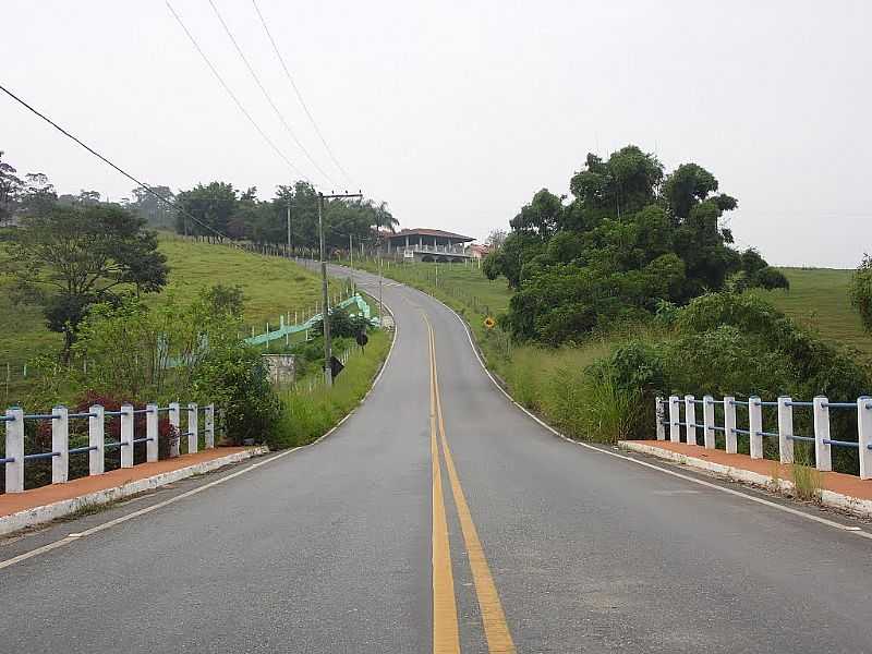 ARUJ-SP-PONTE SOBRE O RIO JAGUARI-FOTO:EYCI BORGES - ARUJ - SP