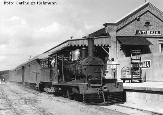 ESTAO FERROVIRIA DE ATIBAIA EM 1950-FOTO:CARLHEINZ HAHMANN - ATIBAIA - SP