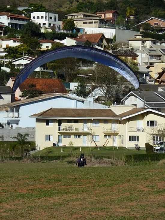 PARAPENTE EM ATIBAIA-FOTO:PAULO TARGINO MOREIR - ATIBAIA - SP