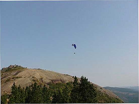 PARAPENTE NA PEDRA GRANDE EM ATIBAIA-FOTO:ERNANDES C SANTOS - ATIBAIA - SP