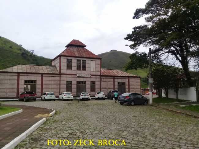 FACHADA DA ESTAO FERROVIRIA, POR ZCK BROCA - BANANAL - SP