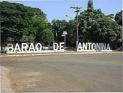 ENTRADA DA CIDADE-FOTO:JAQMACIEL  - BARO DE ANTONINA - SP