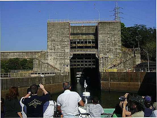 BARRA BONITA-SP-ENTRANDO NA ECLUSA SUBINDO O RIO-FOTO:GERSON - BRAZIL - BARRA BONITA - SP