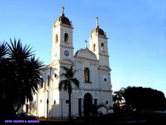 CATEDRAL DO DIVINO ESPRITO SANTO-FOTO:VICENTE A. QUEIROZ - BARRETOS - SP